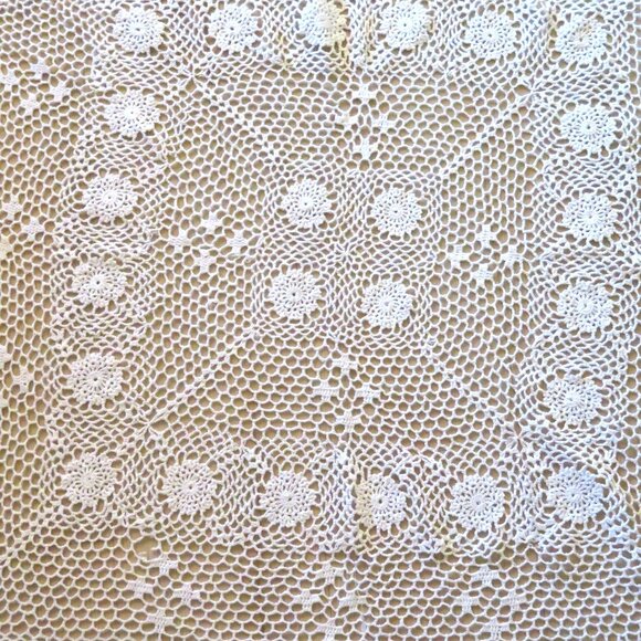 Vintage Crochet Lace Square Table Topper 40"x40" Floral Design White Handmade - Picture 6 of 9